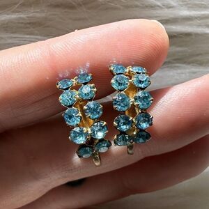 Vintage Austrian Crystal Screw Back Earrings Aqua Blue Round Prong Gold Tone